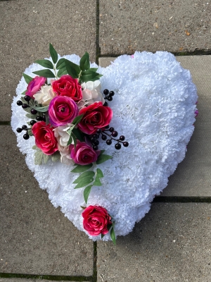 Artificial carnation based Heart