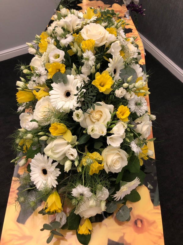 White flowers with daffodils