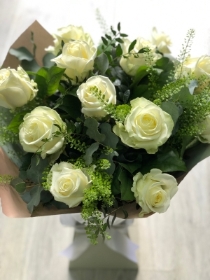 12 White Roses